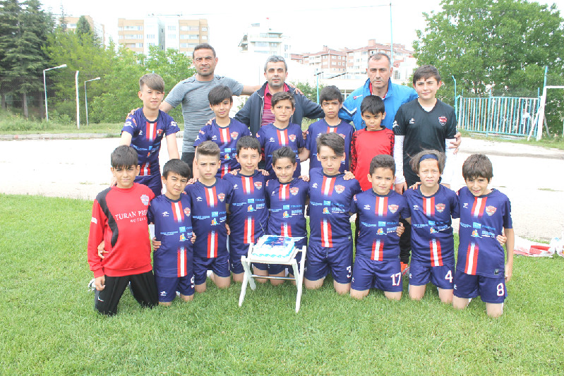 SAHADA PASTA KESTİLER