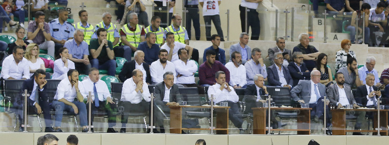 Baskette yönetim toplanıyor