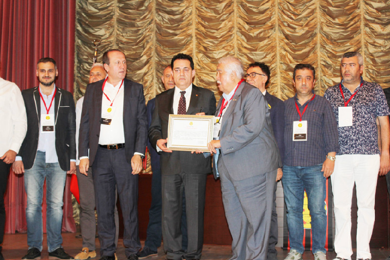 SÖZ ALDI BAŞKAN OLDU