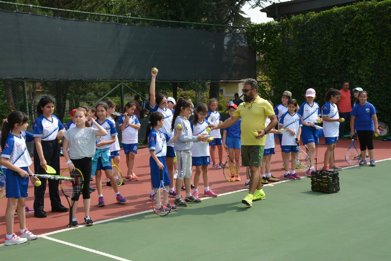 MİNİKLERE SPORU AŞILIYORLAR