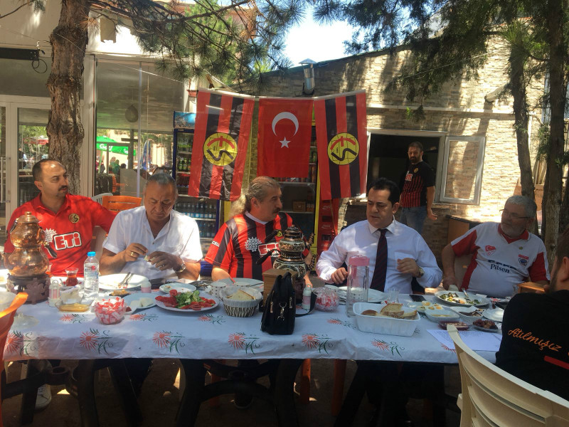 KAHVALTI DA BULUŞTULAR