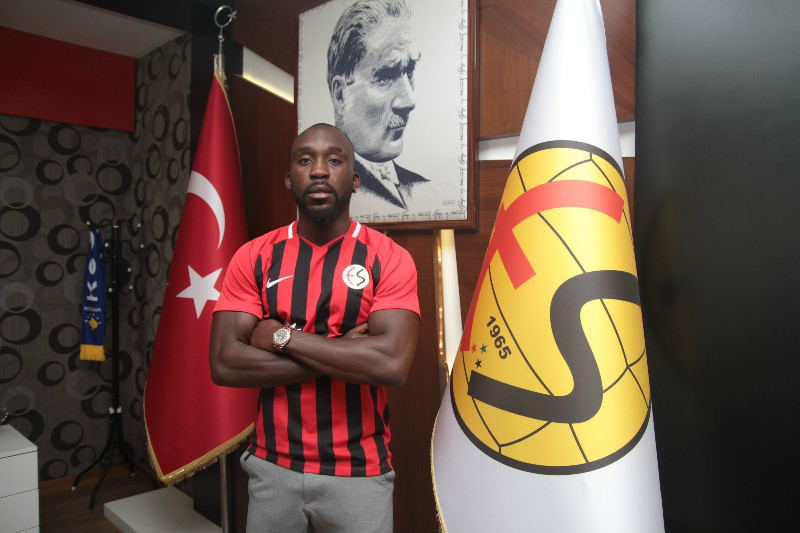 ENGELLERİ SU SPORLARI  MERKEZİNDE AŞIYORLAR