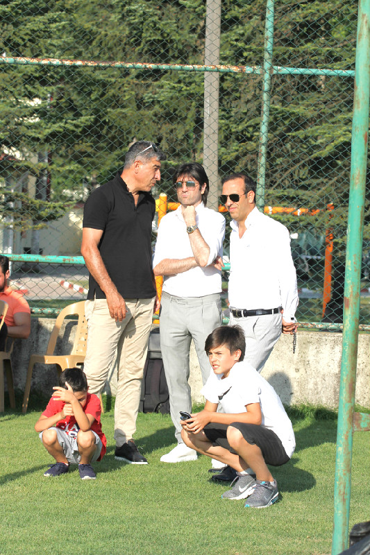 RAKİPLER ES-ESİ TAKİP ETTİ