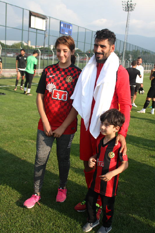 TARAFTARDAN SEVGİ SELİ