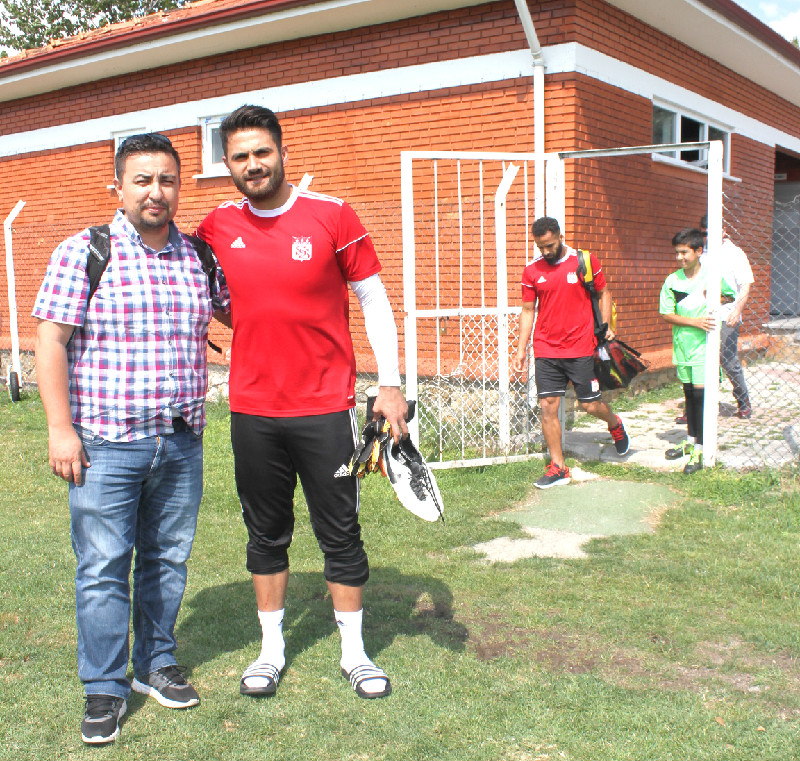 ES-ESİN BENDE YERİ HEP AYRI OLACAK
