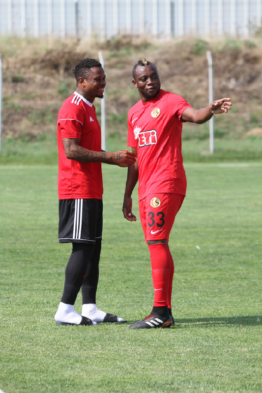 DOSTLAR HASRET GİDERDİ