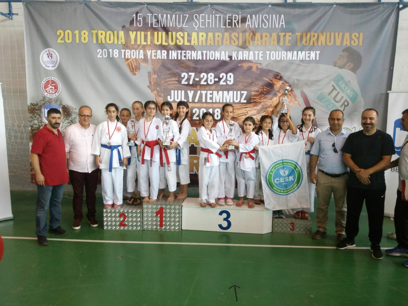 ESKİŞEHİRİN ALTIN KIZLARI  ÇANAKKALEYİ SALLADI