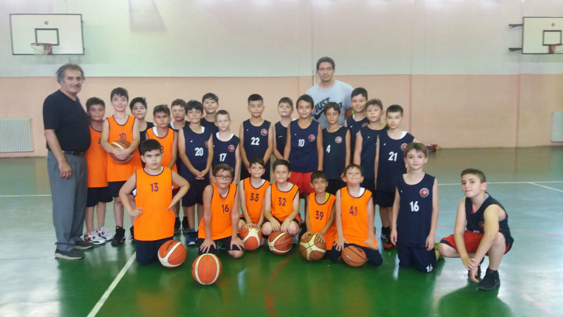 BASKETBOLCULAR ÖZEL MAÇ YAPTI