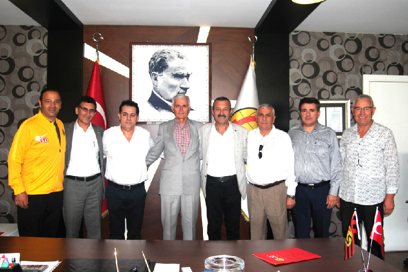 KULÜBE ZİYARETLER VARDI