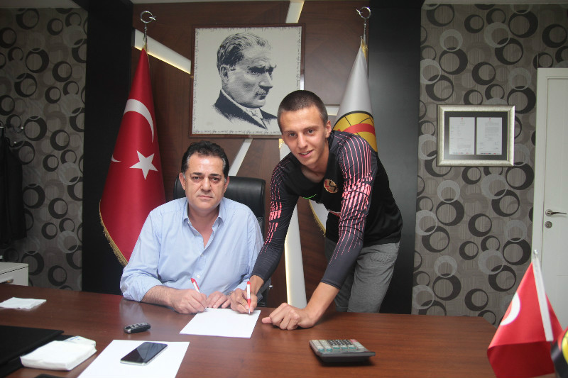 KALECİ EBRAR PROFESYONEL OLDU