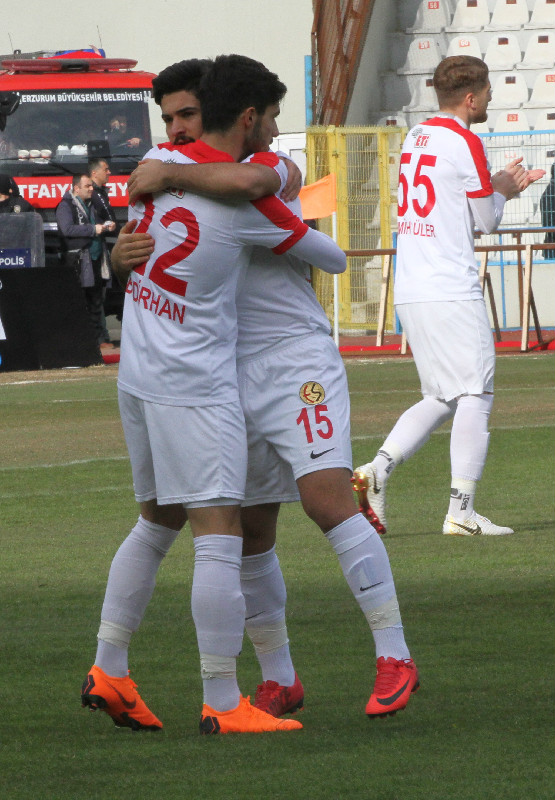 SİZ YÜREKTEN OYNAYIN YETER