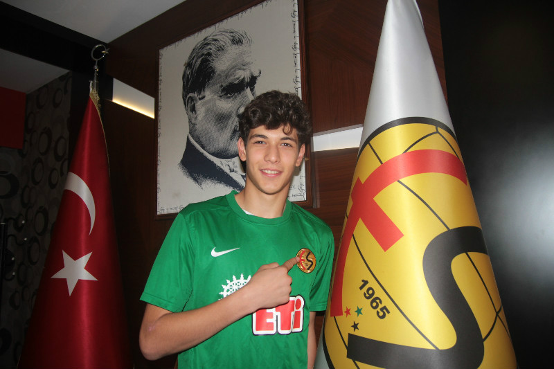 CENGİZ ALP KÖSEER  PROFESYONEL OLDU