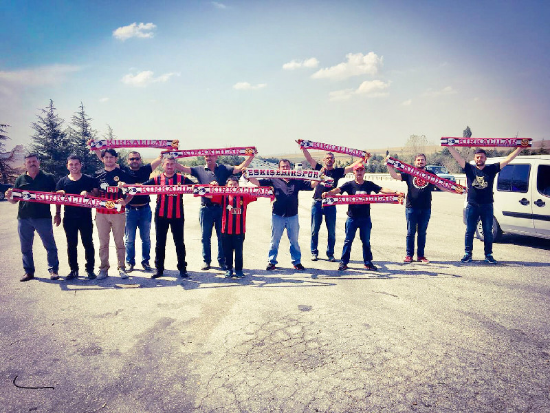 SİYAH TUTKUYSA  KIRMIZI AŞKTIR