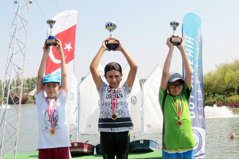 ZAFER KUPASI İÇİN YARIŞTILAR