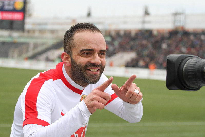 SEMİH ŞENTÜRK FUTBOLU BIRAKTI.