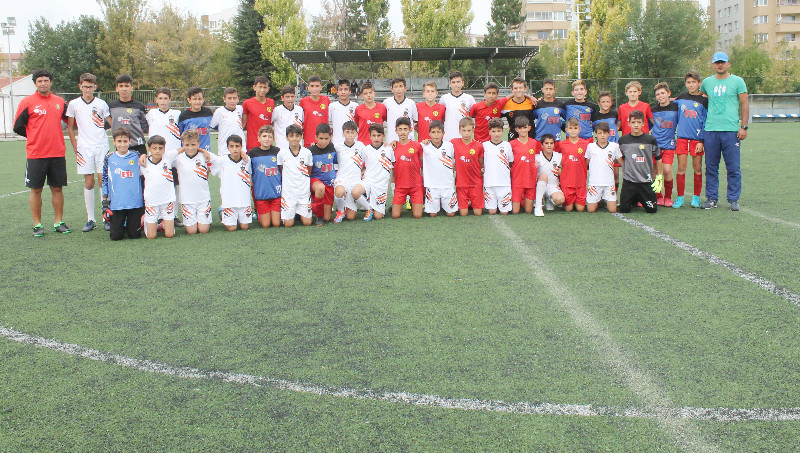 ES-ES U13LERİ VİTRAYI AĞIRLADI