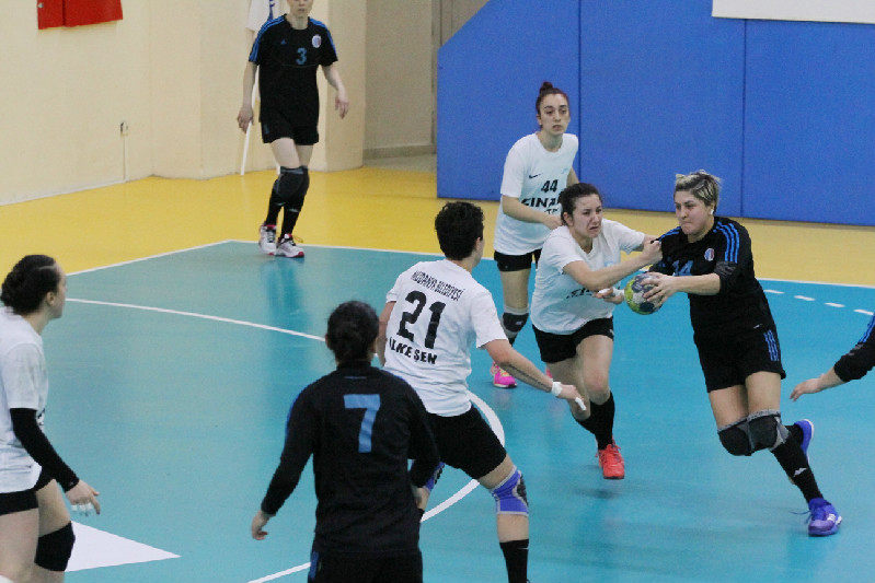 ONLARDA CUMARTESİ OYNAYACAK