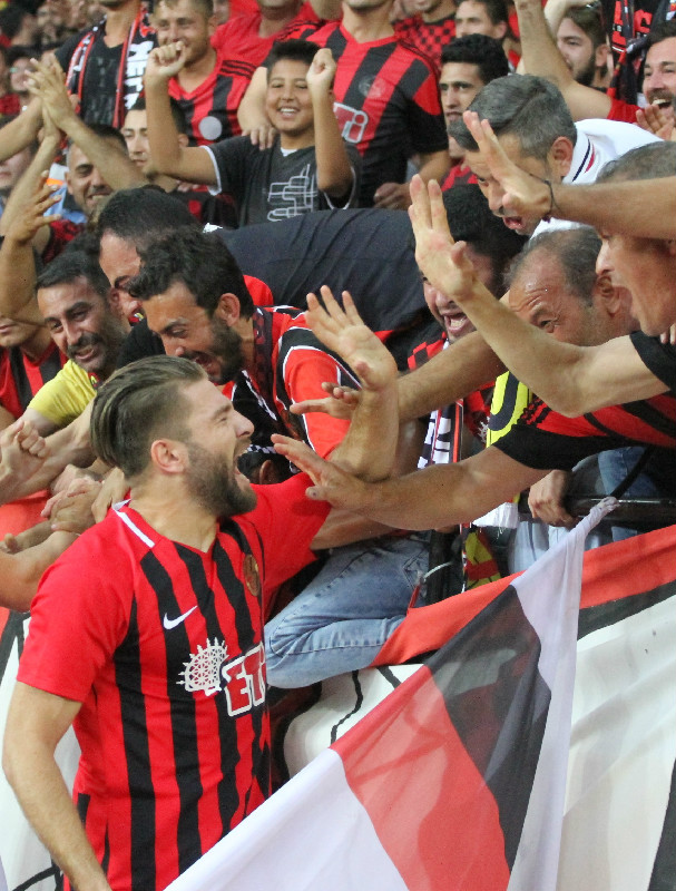 EN BÜYÜK GÜCÜMÜZ TARAFTARIMIZ