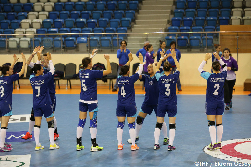 ANADOLU TARAFTARI ÖNÜNDE