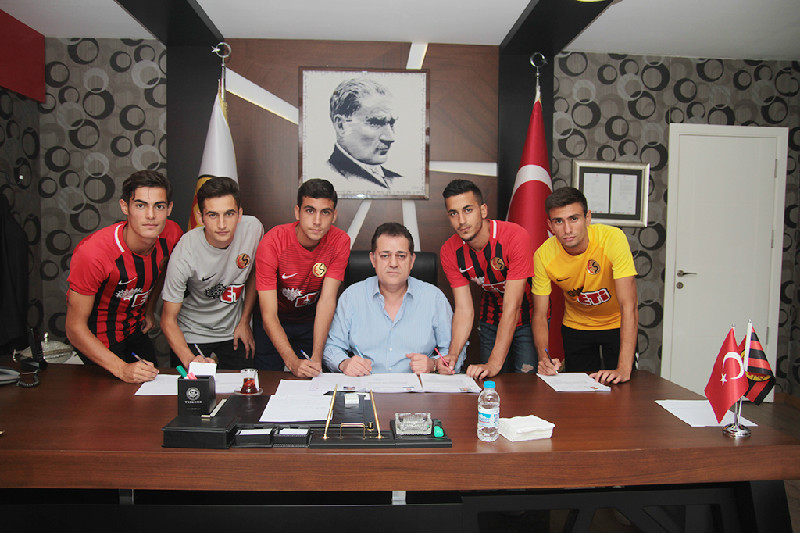 5 OYUNCU PROFESYONEL OLDU