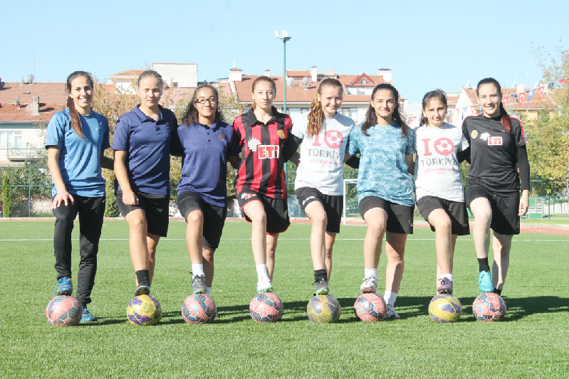 KADIN FUTBOLUNUN ÖNCÜSÜ