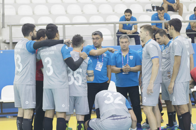 BETON ADAMLAR  YOLA ÇIKIYOR