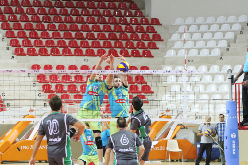 SULTANLAR ÜZDÜ BEYLER GÜLDÜRDÜ