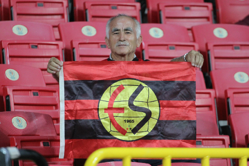 TARAFTARI KAHREDEN ÖLÜM