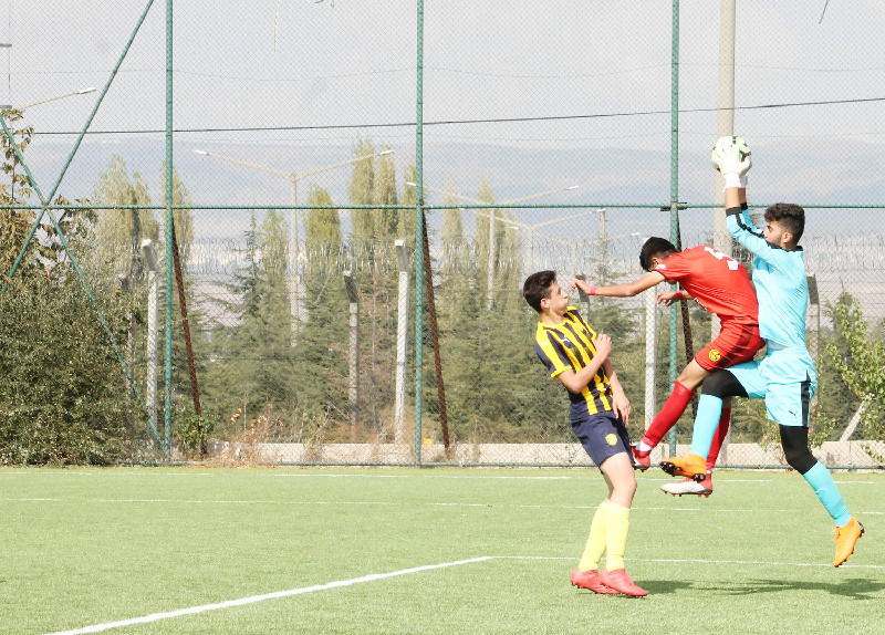 ALT YAPIDA U16 RÜZGARI