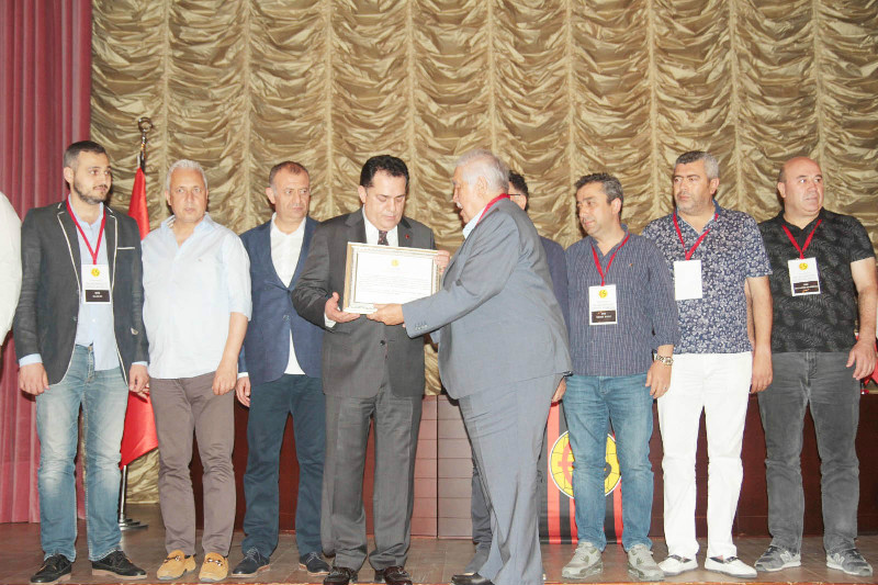 YÖNETİM ÇARE ARAYIŞINDA