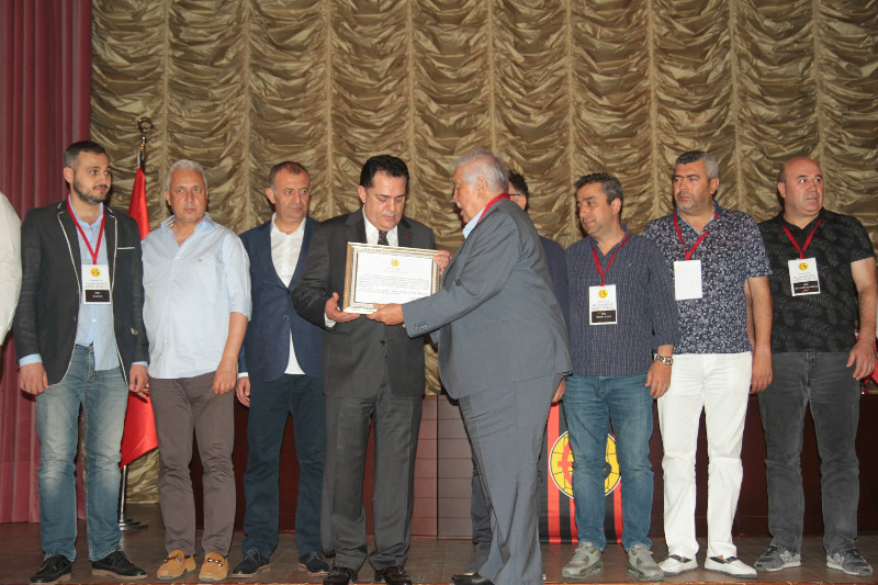 YÖNETİM ÇARE ARAŞIYINDA