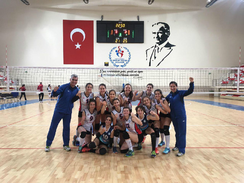 TEPEBAŞINDA GURUR