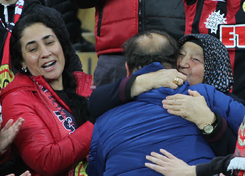 ANA GİBİ YAR BABA GİBİ DİYAR OLMAZ