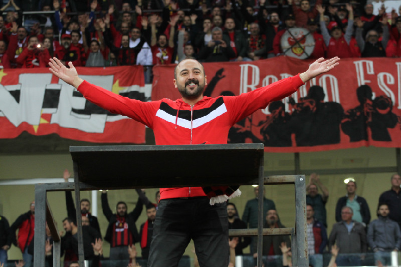 BU SEVDA UĞRUNA  BU FEDAKARLIK