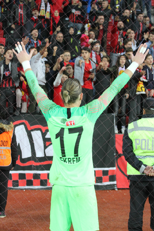 İKİ MAÇTA DA GOLE KAPADI