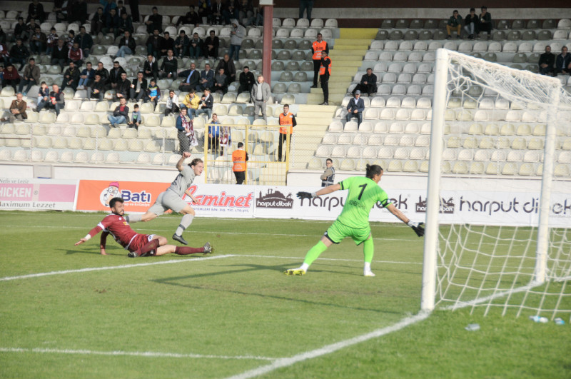 ALPEREN YİNE ATIYORDU