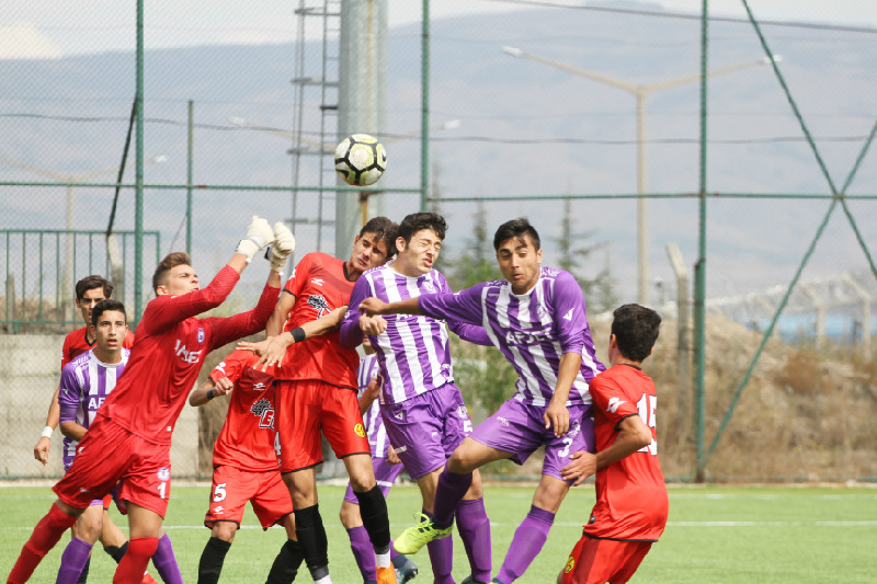 ZORLU MAÇLAR KAPIDA