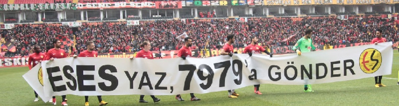 PANKARTLA DESTEK İSTEDİLER