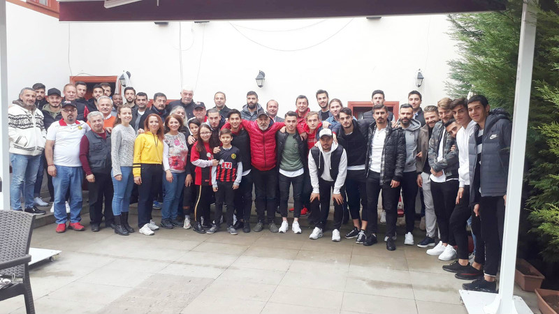 ŞİMŞEKLER KAHVALTIDA BULUŞTU