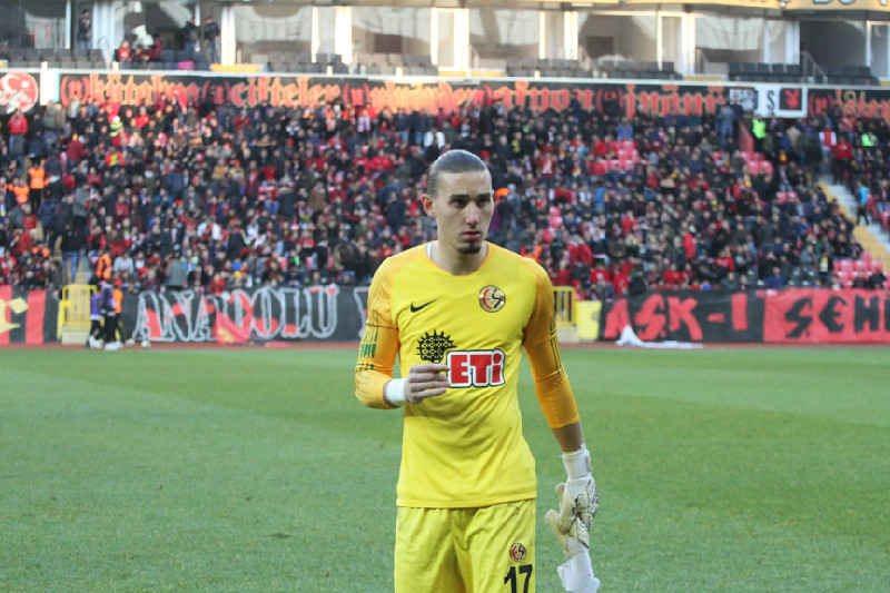 GÖZÜNDEN SIKINTI YAŞADI