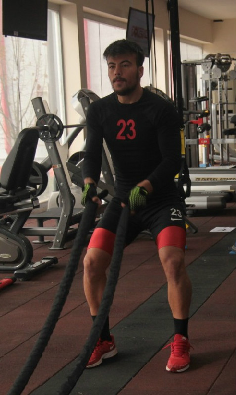 MEHMET FEYZİ DÜZ KOŞUDA  CEMALİ TAKIMLA ÇIKTI