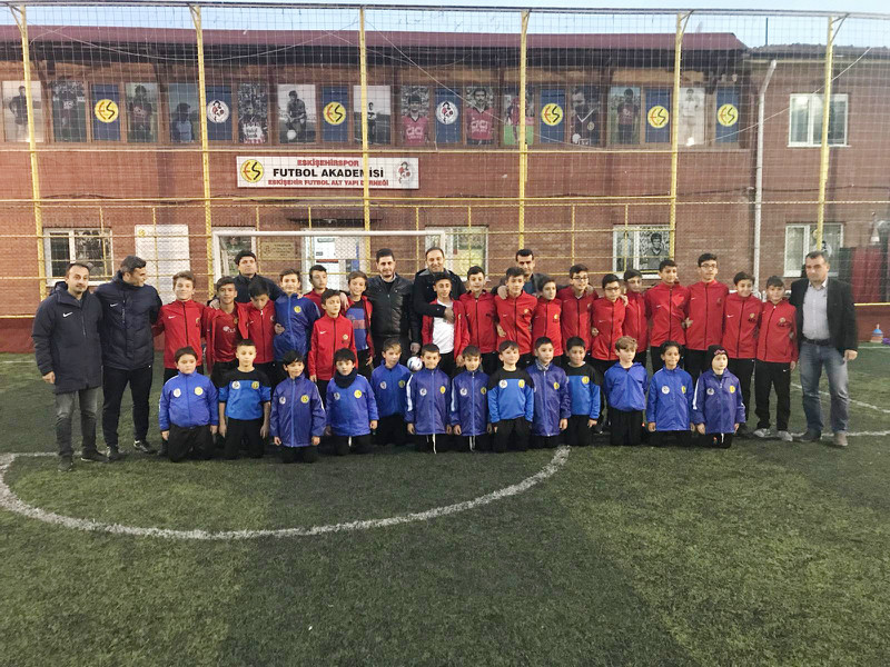 ÇAPA MİNİKLERLE BULUŞTU