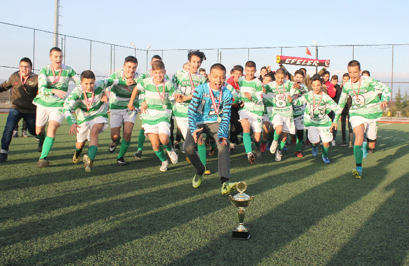 SEZONUN RENGİ YEŞİL-BEYAZ