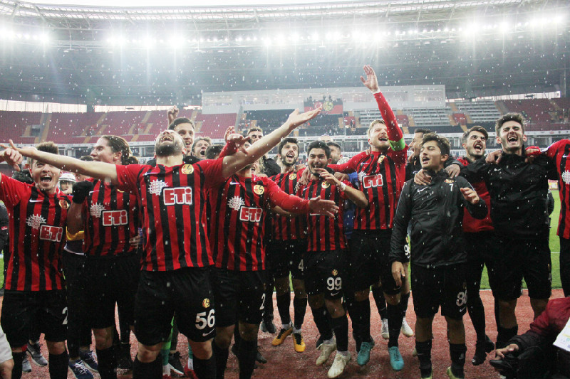 ESKİŞEHİRSPOR VARSA     ORADA UMUT VARDIR