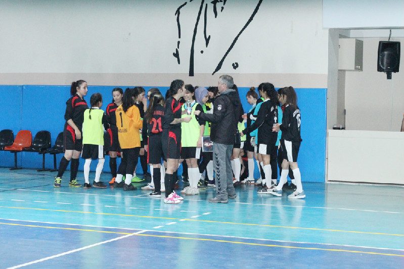 KIZLARIN SALON FUTBOL KEYFİ