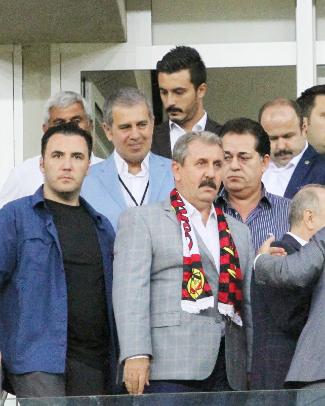 HERKES TAŞIN ALTINA ELİNİ KOYMALI