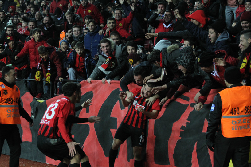 GEÇMİŞİN KİRLERİNİ SİLEN  TERTEMİZ ALIN TERİ