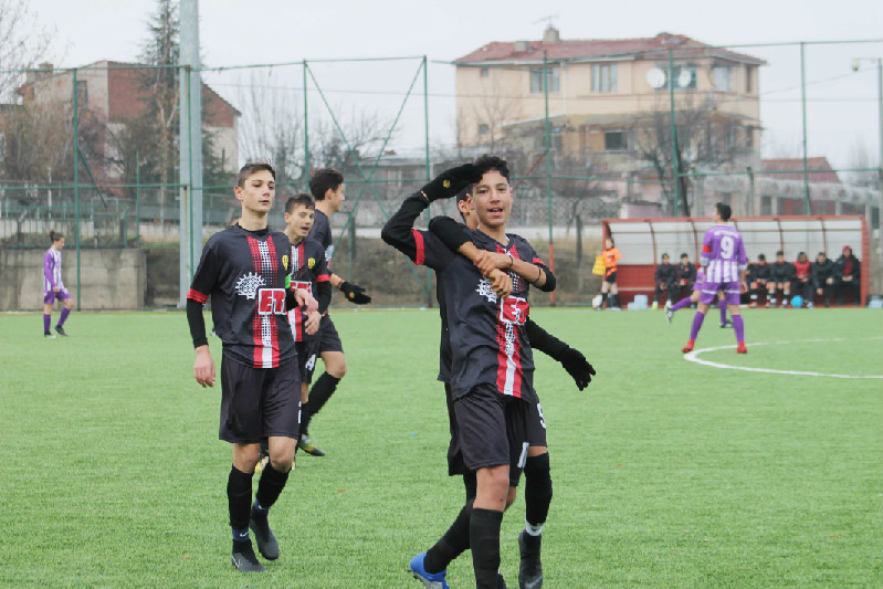 AKADEMİDE 3TE 3 YAPTIK