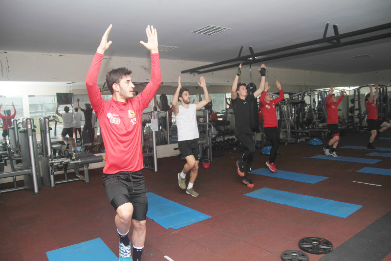 SALONDA ÇALIŞTILAR