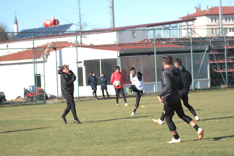 MEHMET FEYZİ DÖNÜYOR